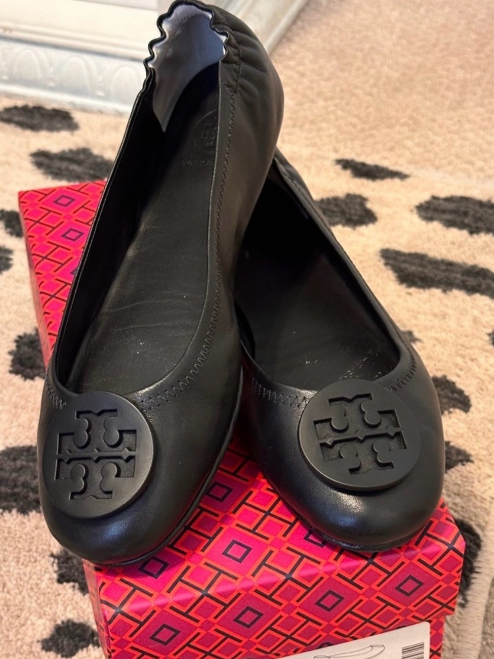 Tory Burch Minnie ballet flat, black leather with black emblem. Size 8